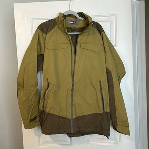 REI men’s XL winter shell jacket with detachable hood, green